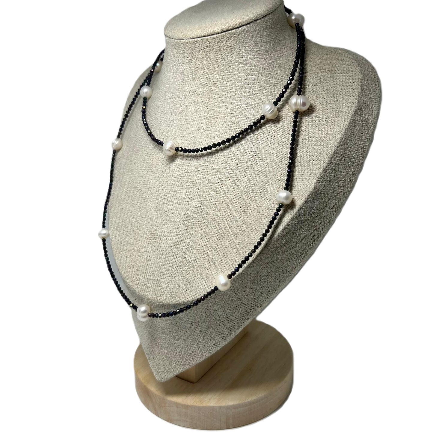 Lange Süßwasserperlenkette 