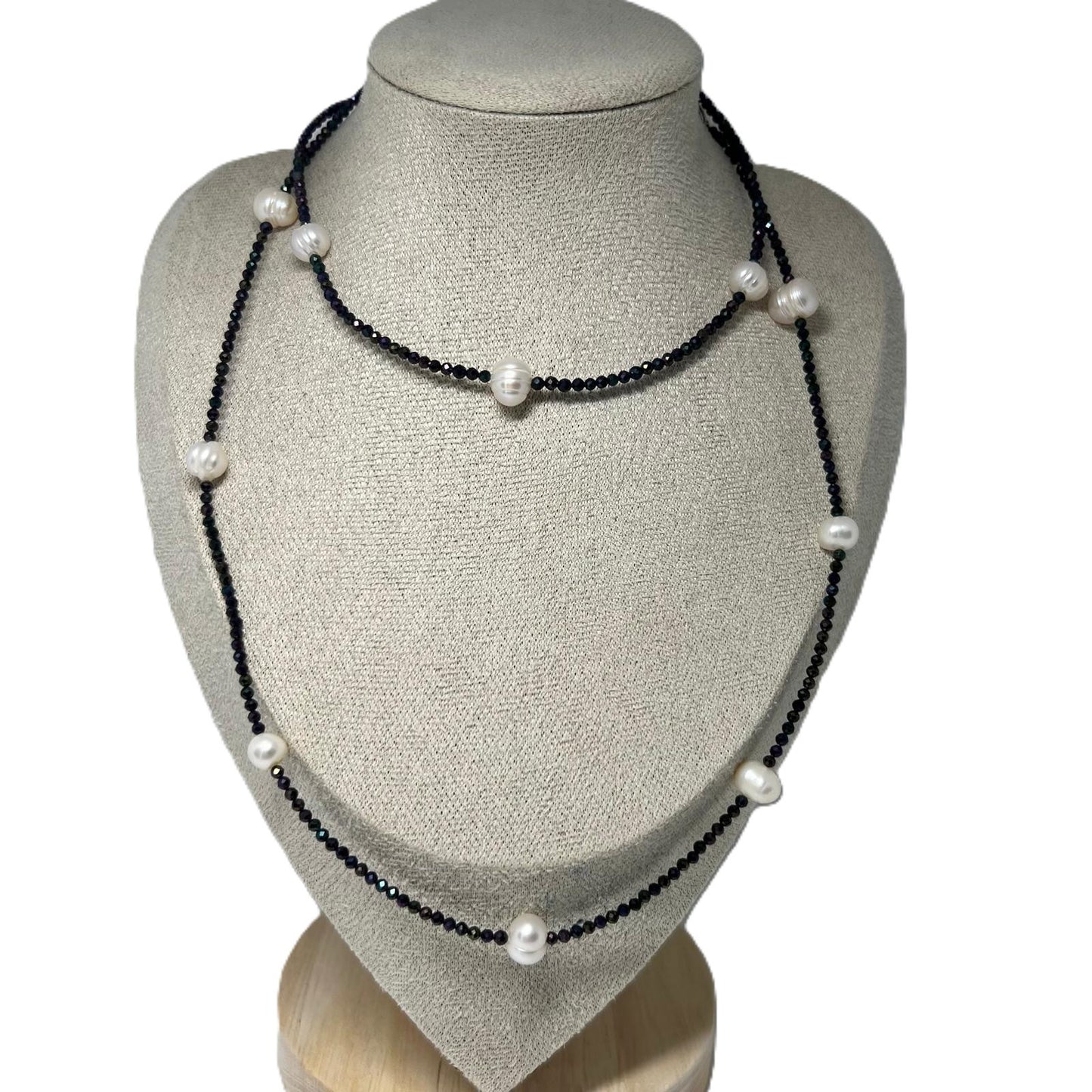 Lange Süßwasserperlenkette 