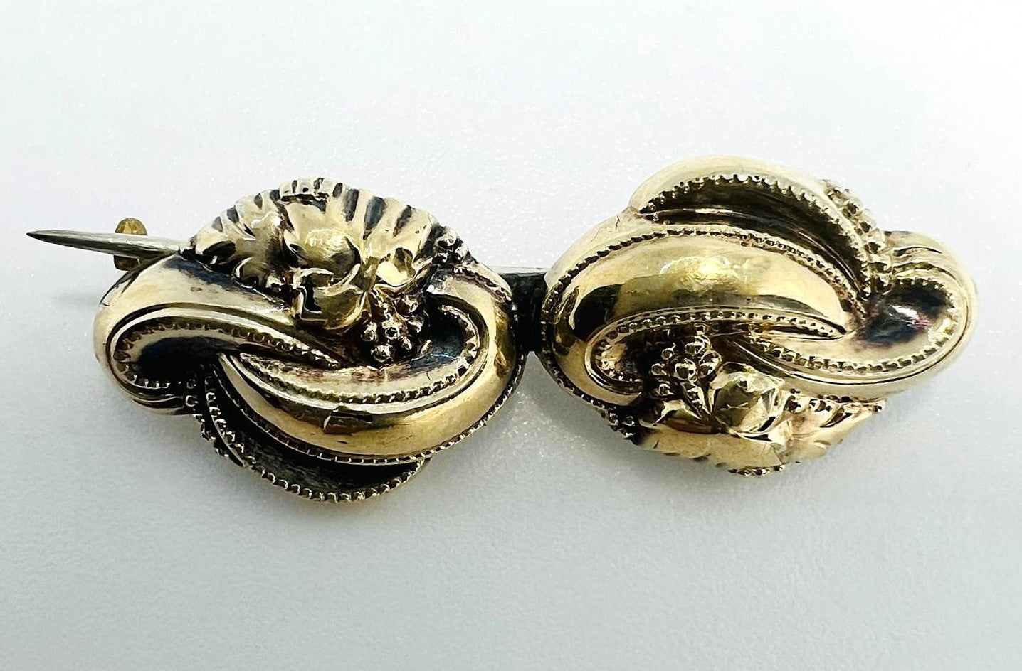 Antike Biedermeier Schaumgold Brosche