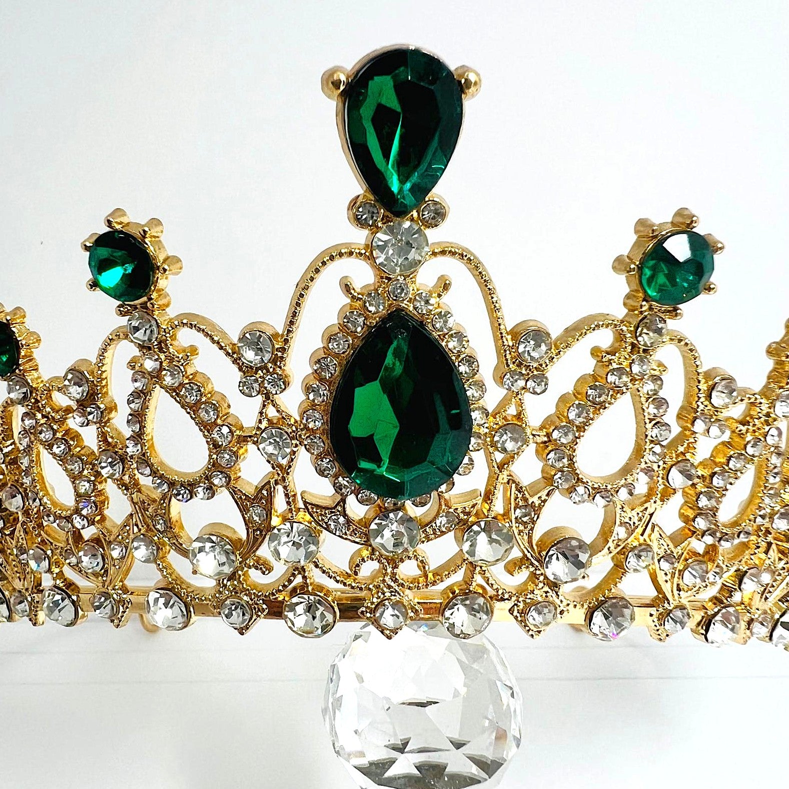 Tiara mit grünen Kristallen 
