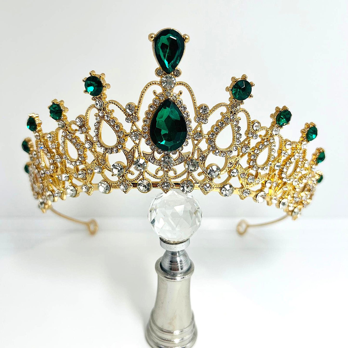 Tiara mit grünen Kristallen 