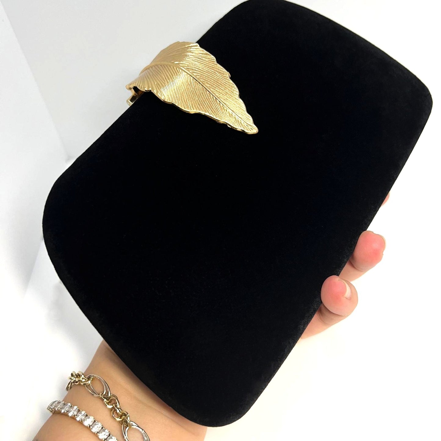 Elegante Abendtasche Clutch Schwarz Samt Gold Verschluss Schulterkette