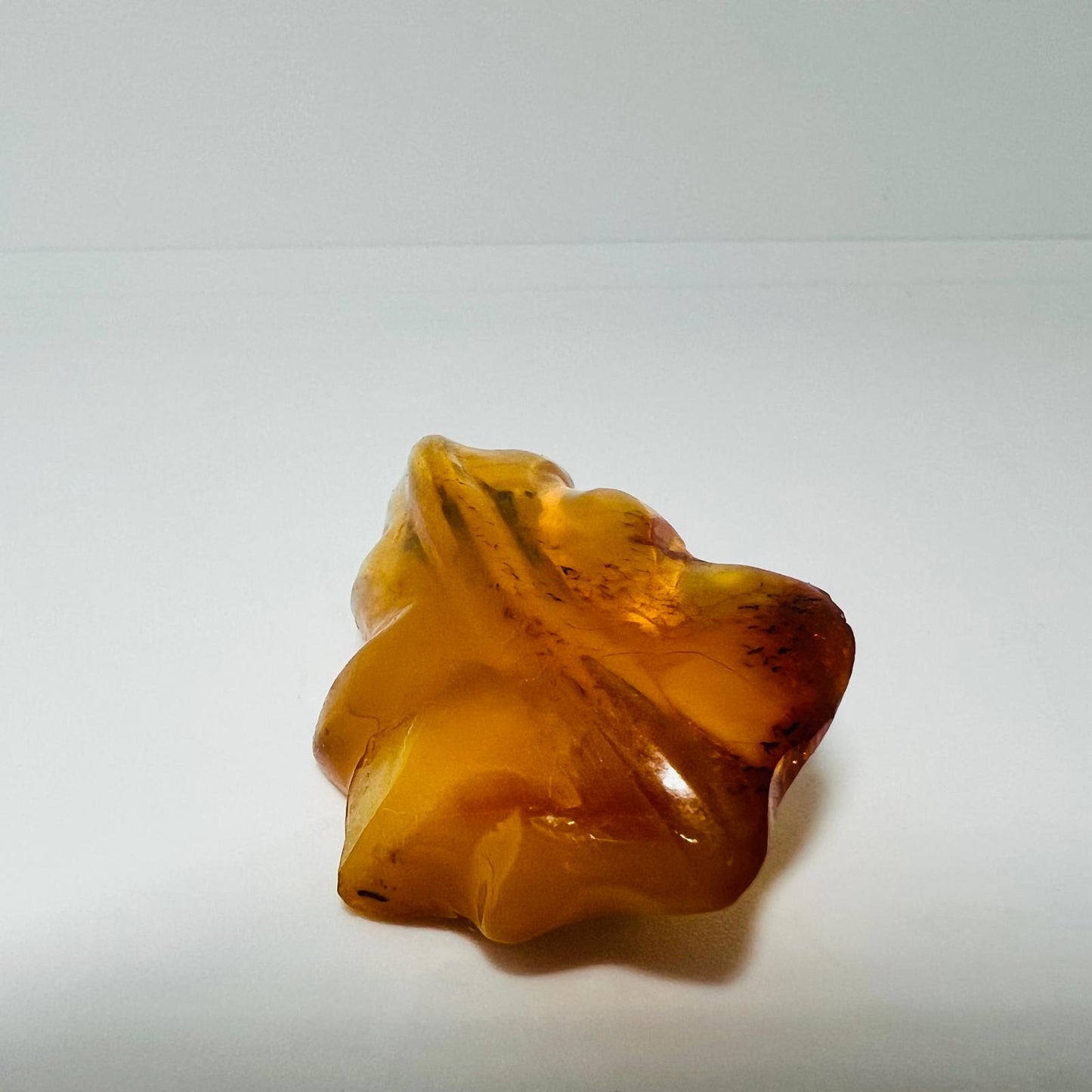 Art-Deco Bernstein Blatt-Brosche 