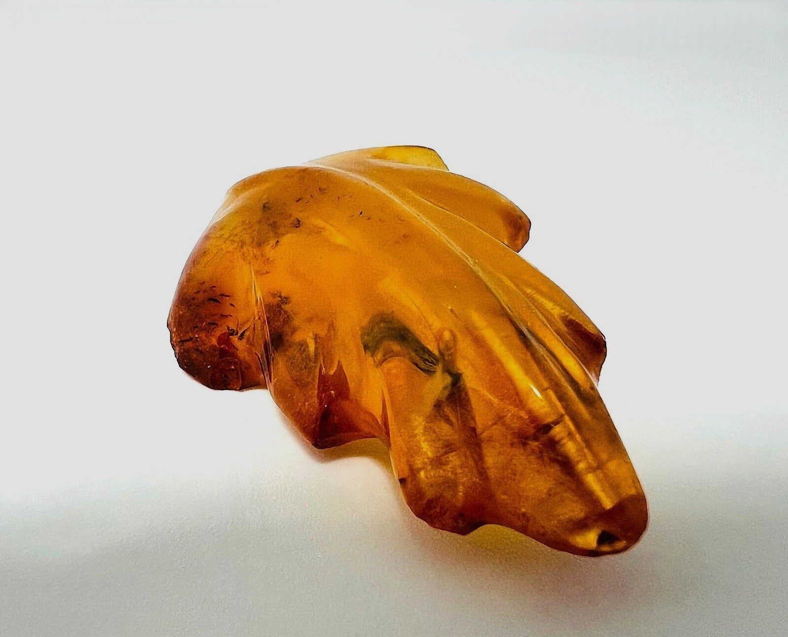 Art-Deco Bernstein Blatt-Brosche 
