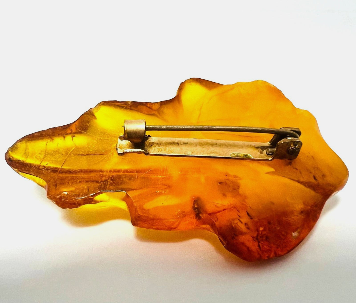 Art-Deco Bernstein Blatt-Brosche 