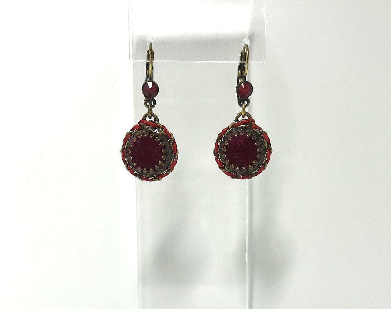 Handgearbeitete Kostüm-Ohrhänger