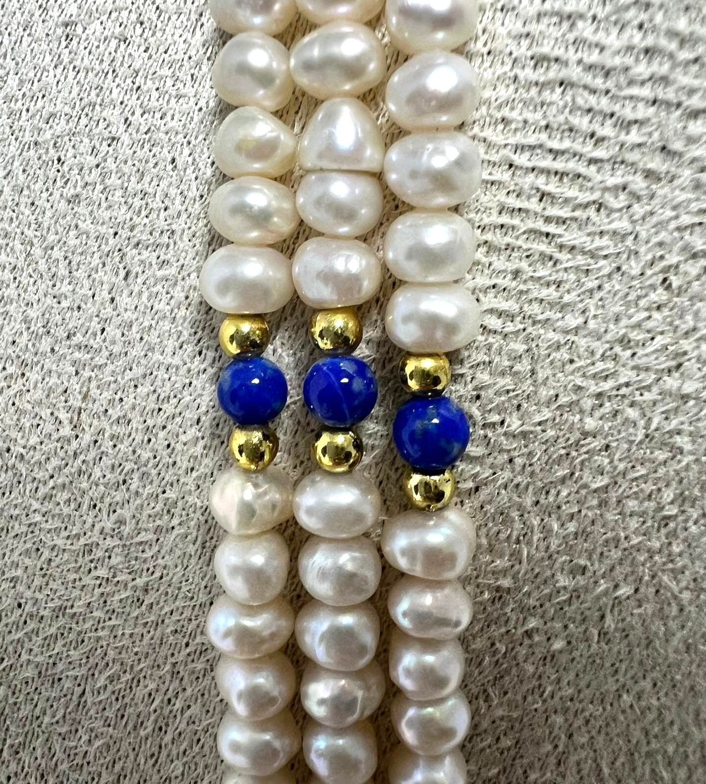 Süßwasser-Perlen-Collier mit Lapislazuli