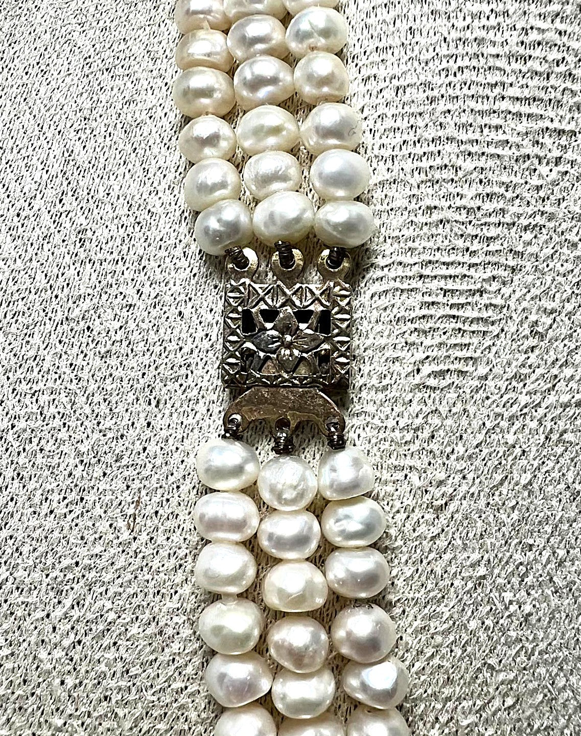 Süßwasser-Perlen-Collier mit Lapislazuli