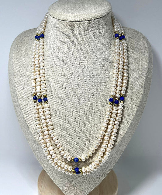 Süßwasser-Perlen-Collier mit Lapislazuli