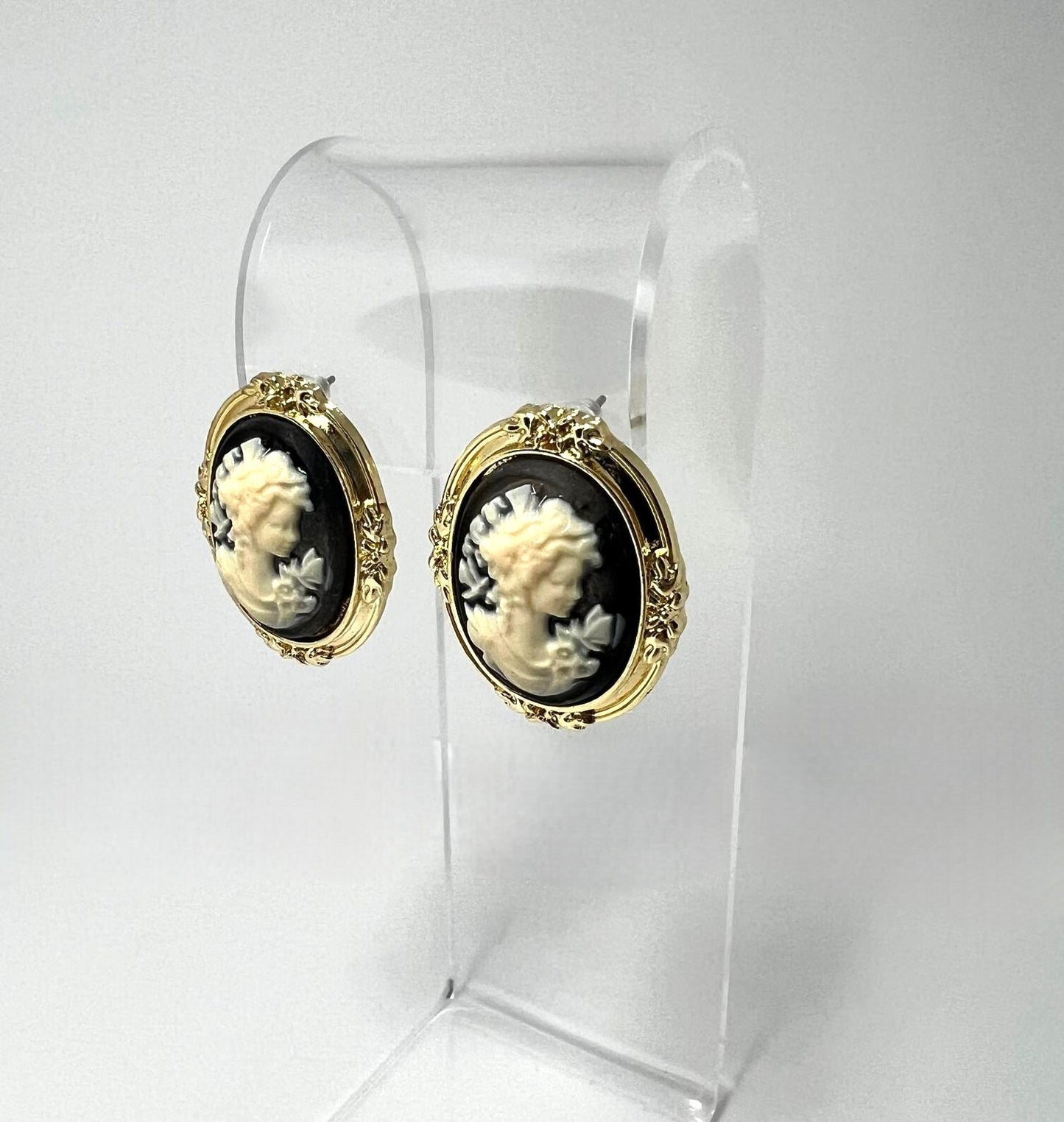 Kamee Ohrstecker Cameo