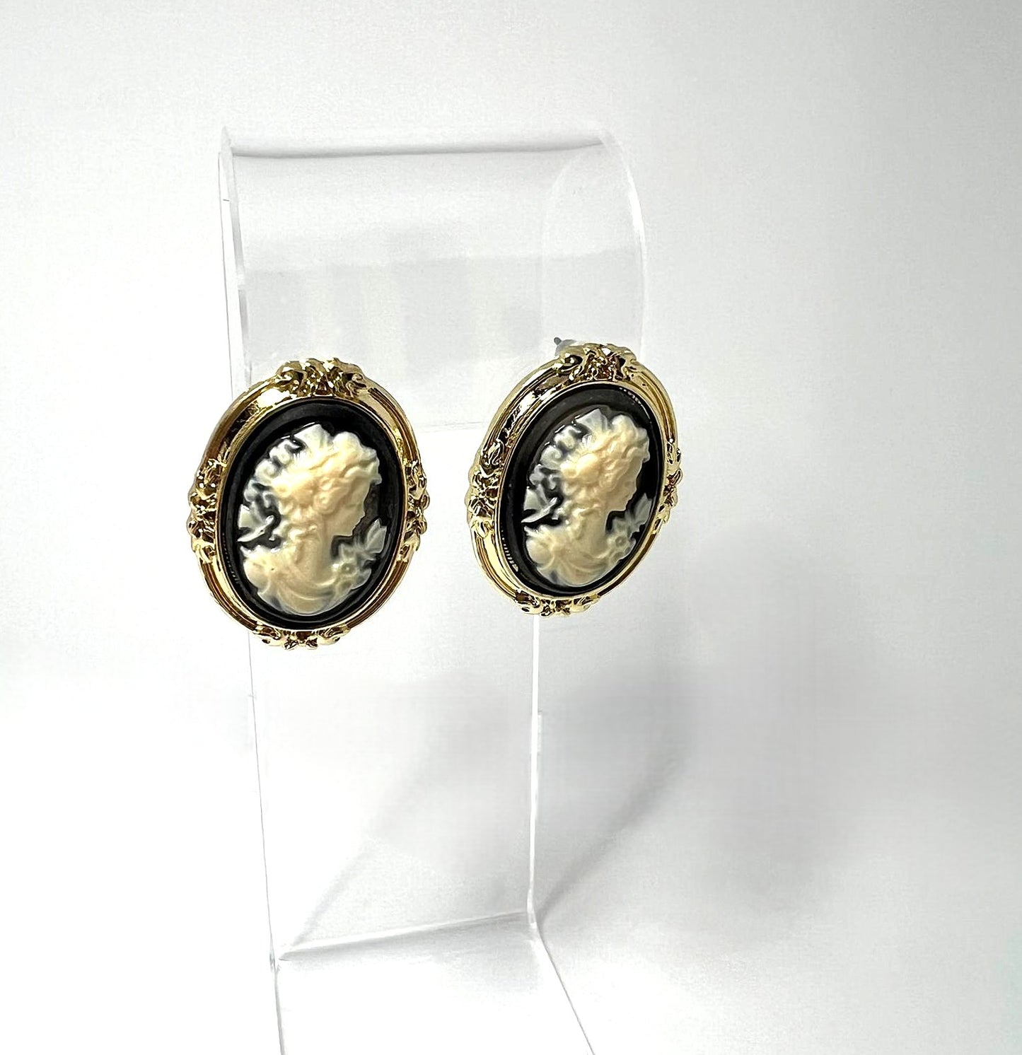 Kamee Ohrstecker Cameo