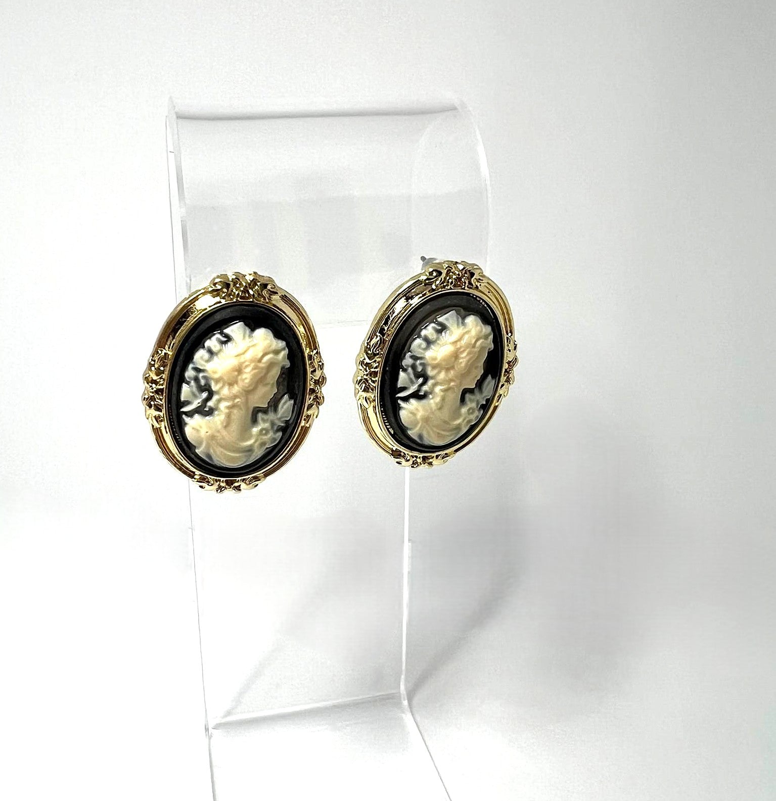 Kamee Ohrstecker Cameo