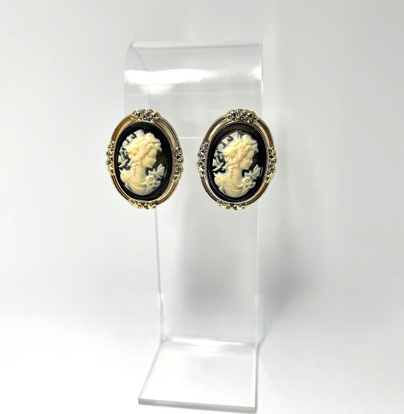 Kamee Ohrstecker Cameo