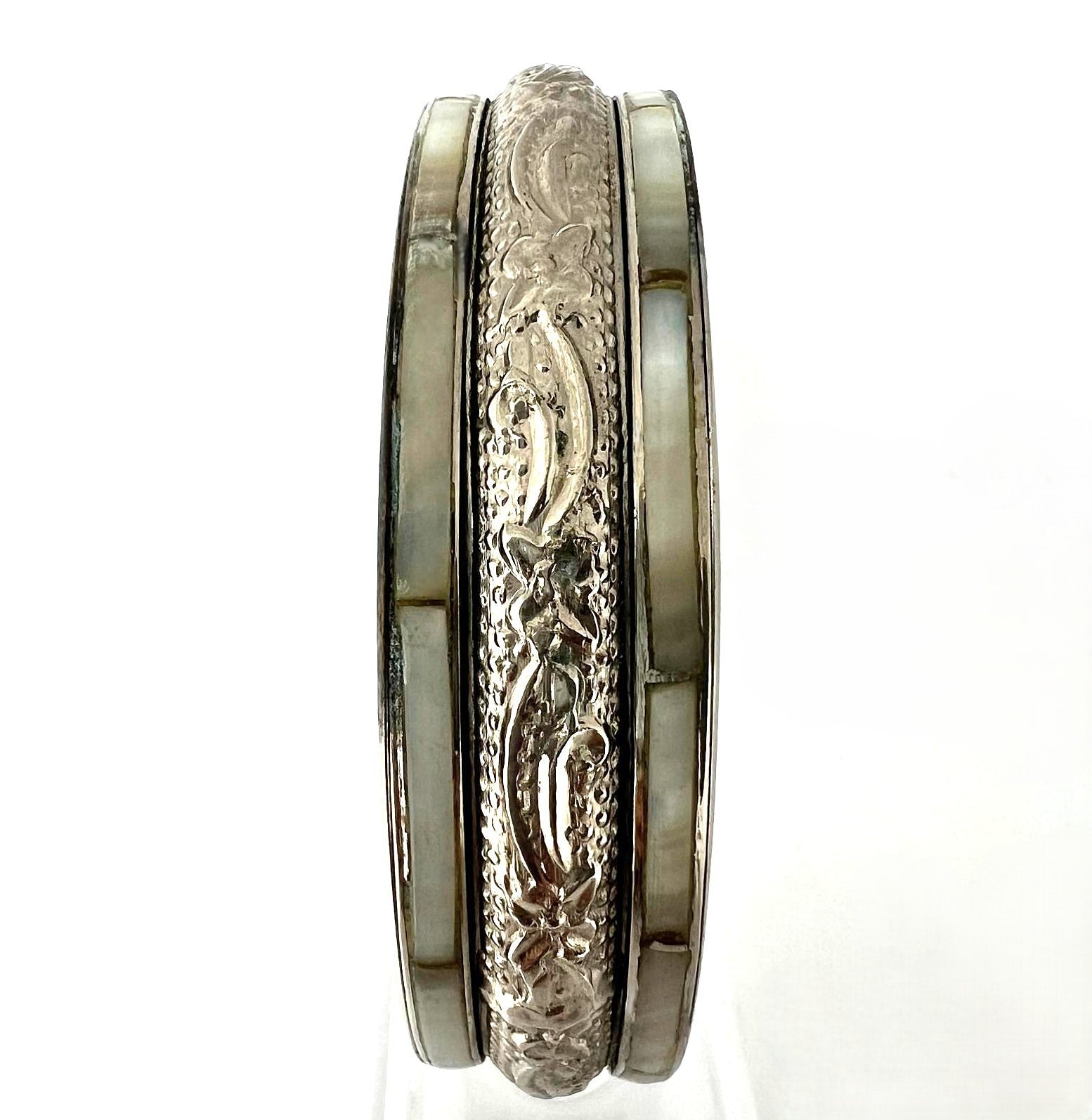 Antiker Perlmutt-Armreif 