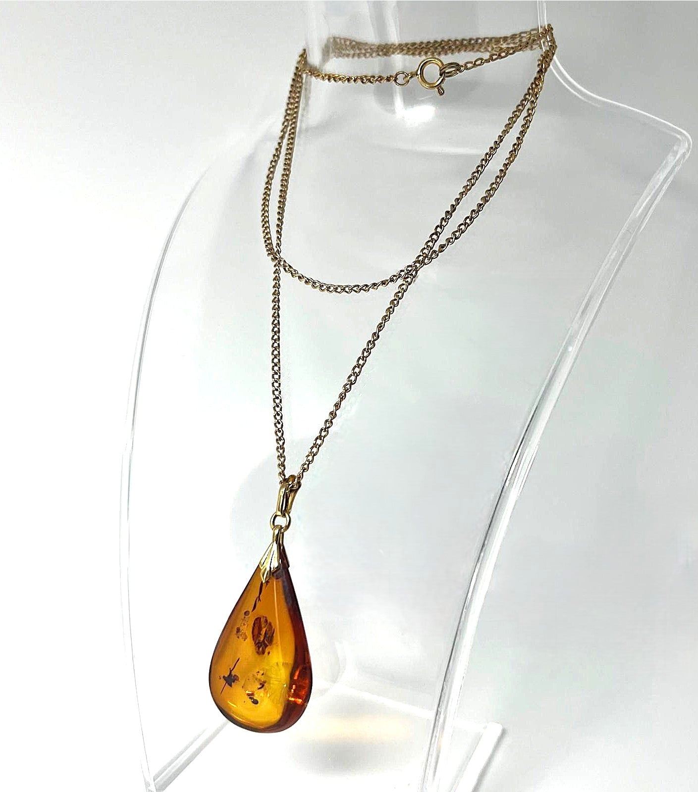  Kette mit Bernstein-Tropfen