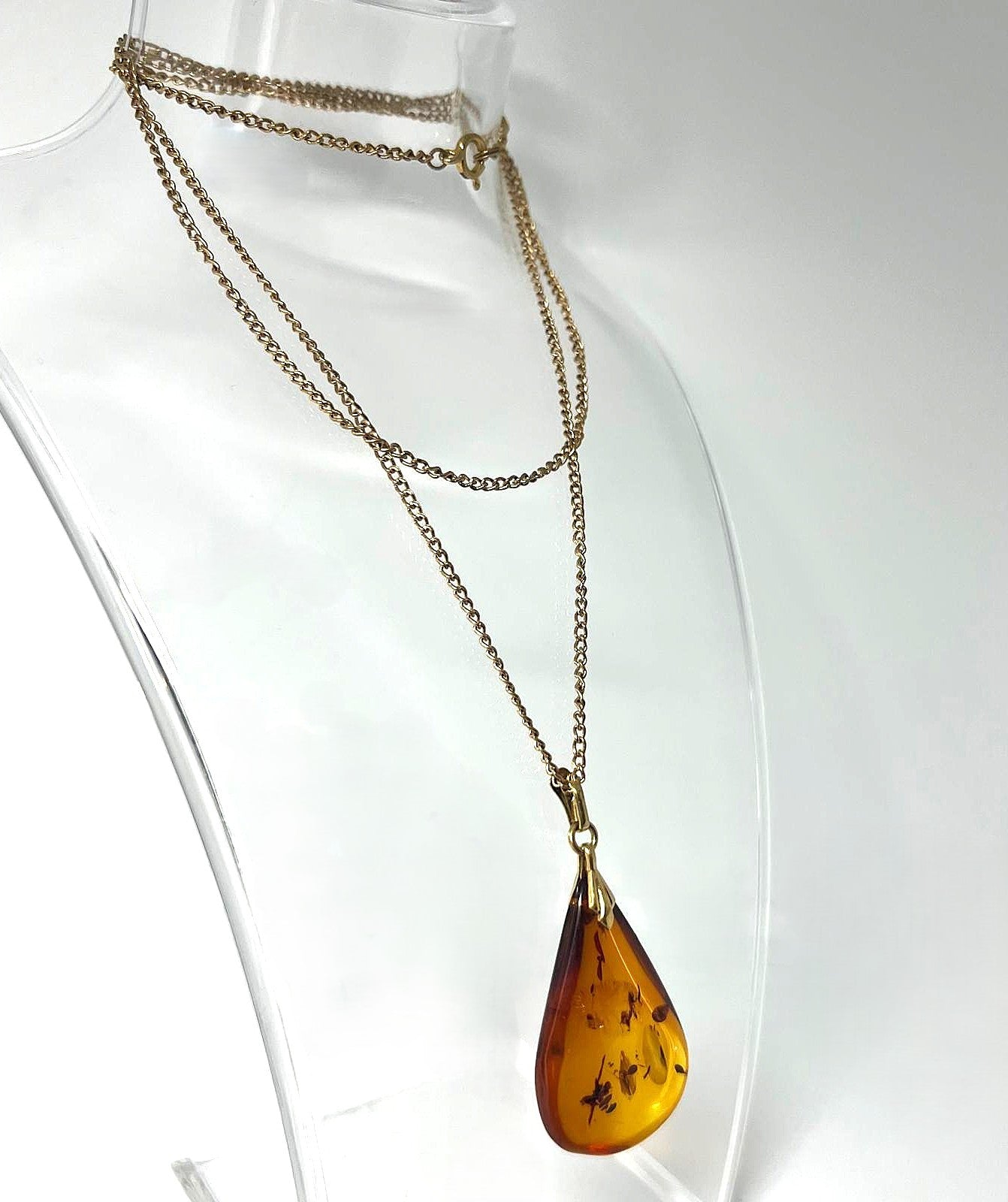  Kette mit Bernstein-Tropfen