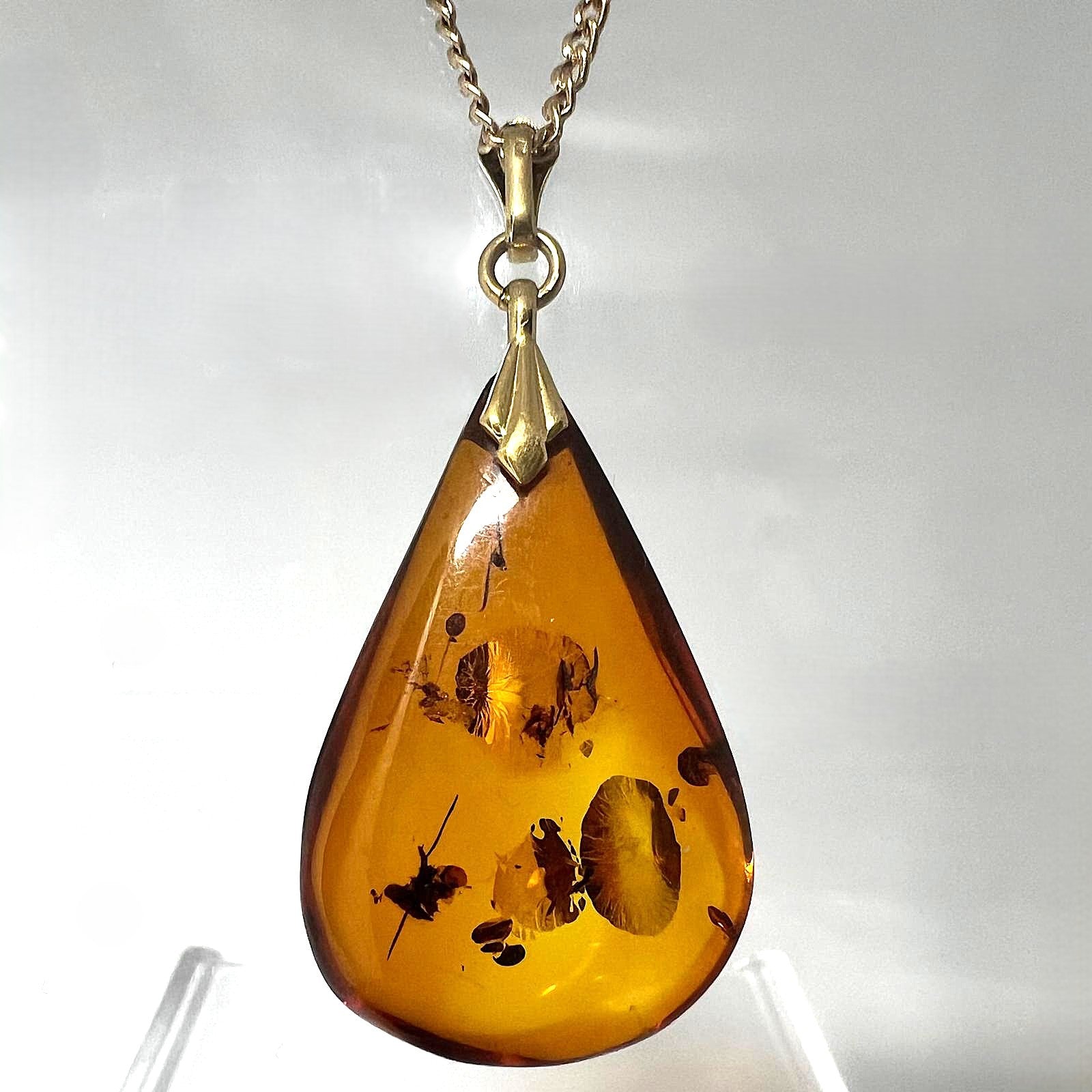  Kette mit Bernstein-Tropfen