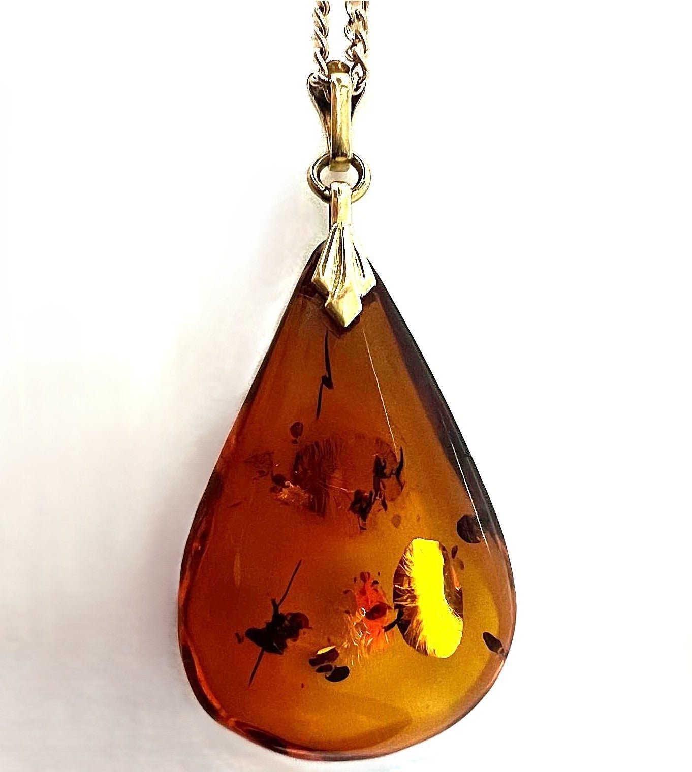  Kette mit Bernstein-Tropfen