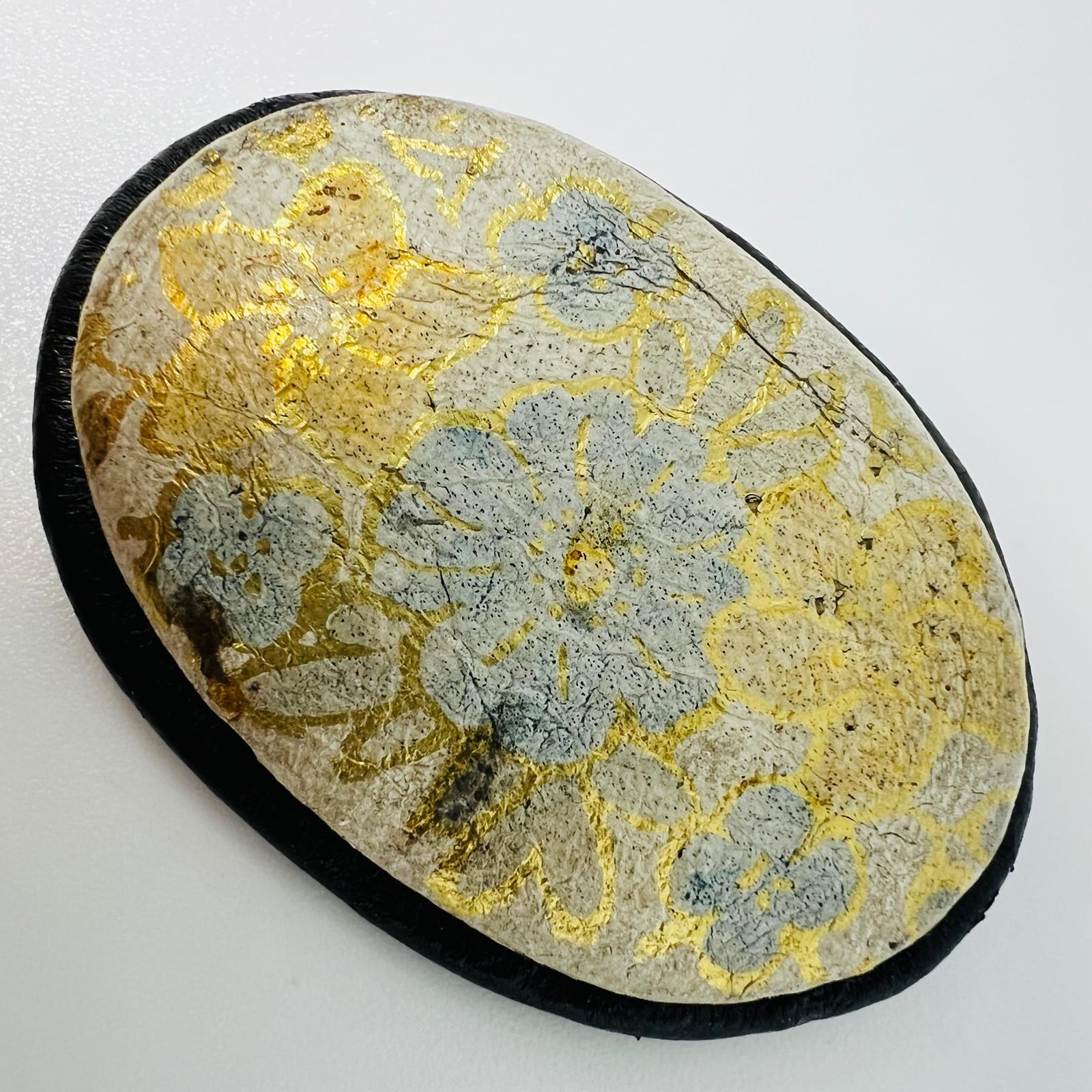 Handbemalte Leder-Brosche