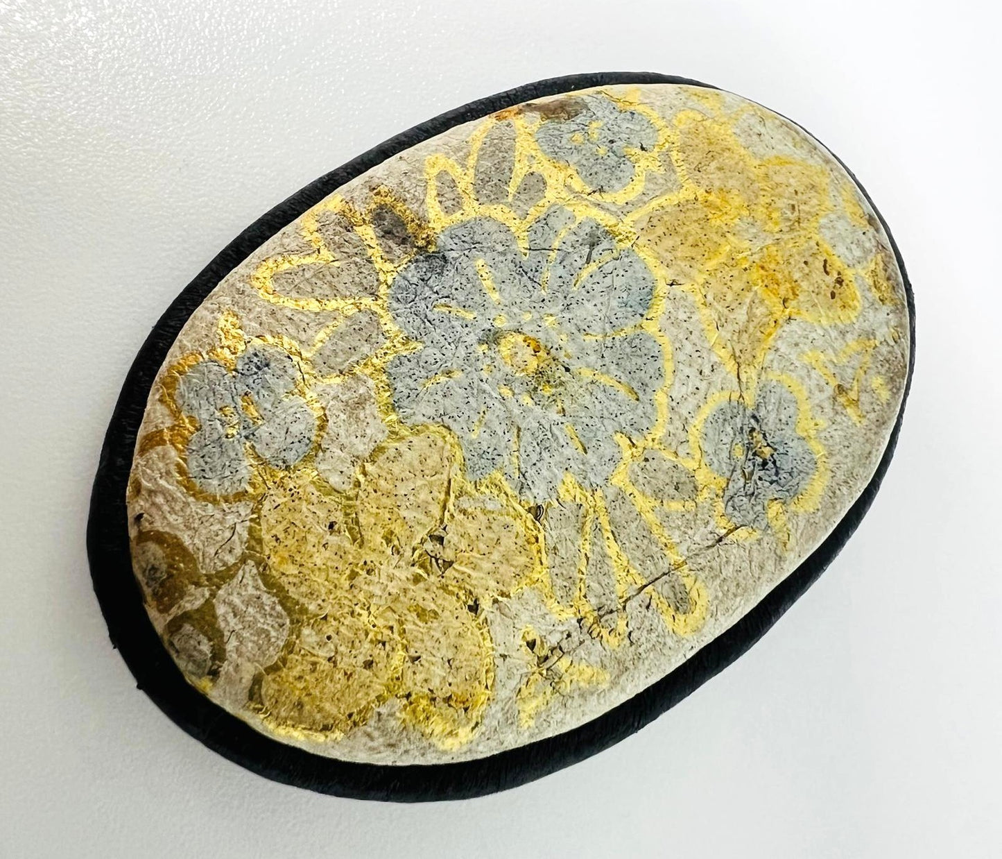 Handbemalte Leder-Brosche