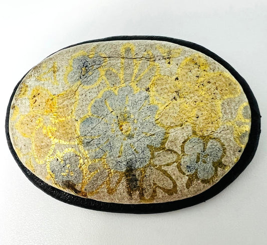 Handbemalte Leder-Brosche