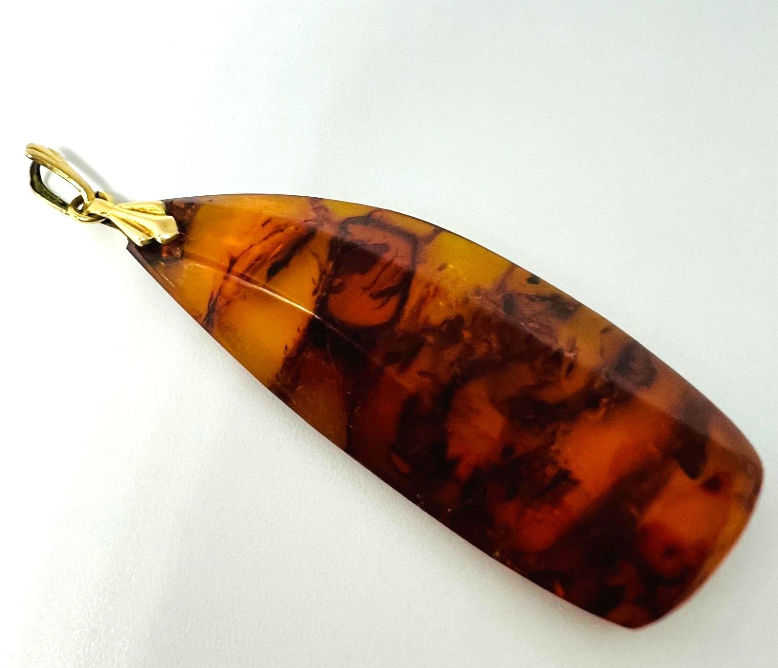 Antiker Bernstein-Anhänger 