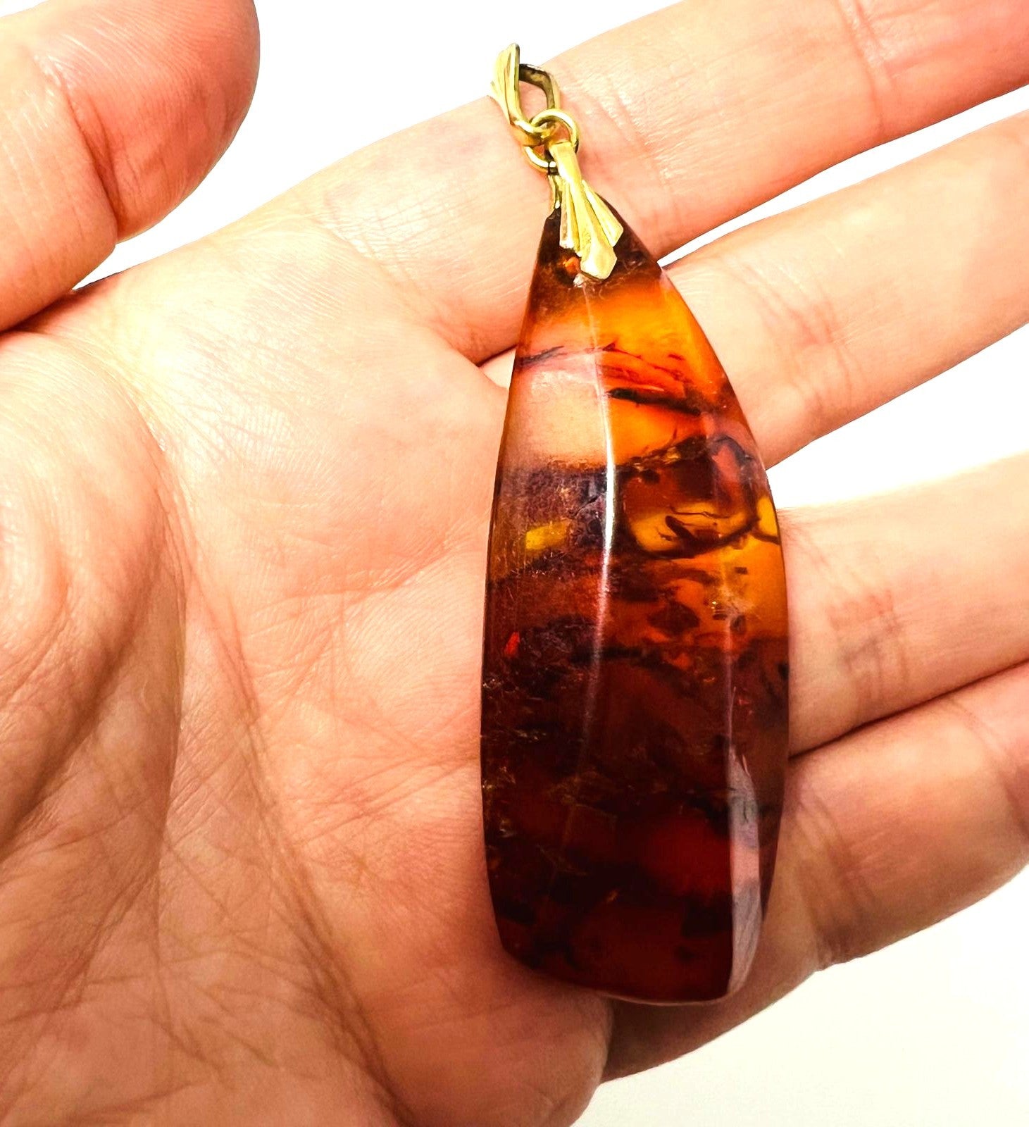 Antiker Bernstein-Anhänger 