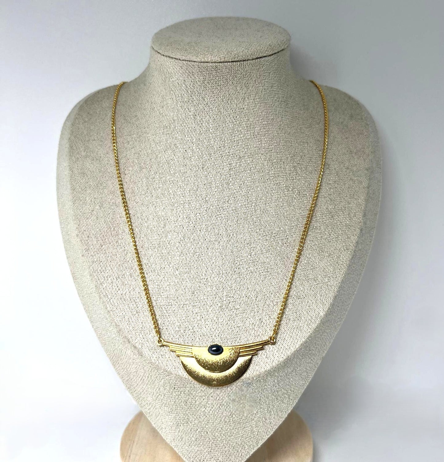 Art Deco Kette goldfarben mit Hämatit-Cabochon 