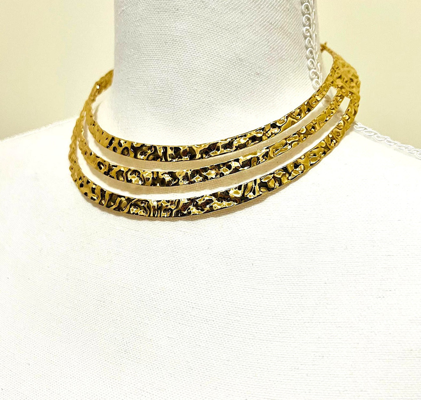 Goldfarbener Statement Halsreif 