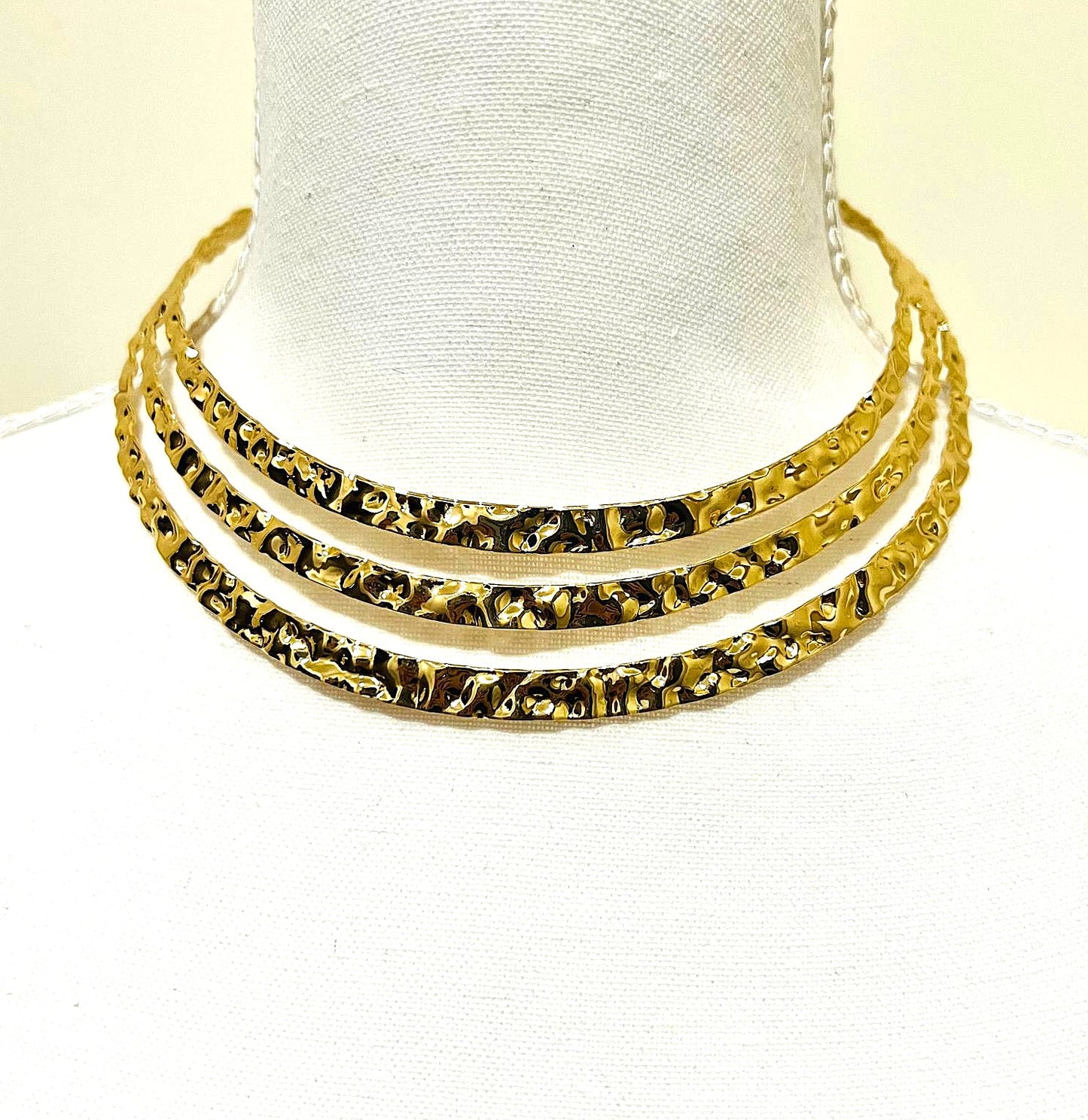 Goldfarbener Statement Halsreif 