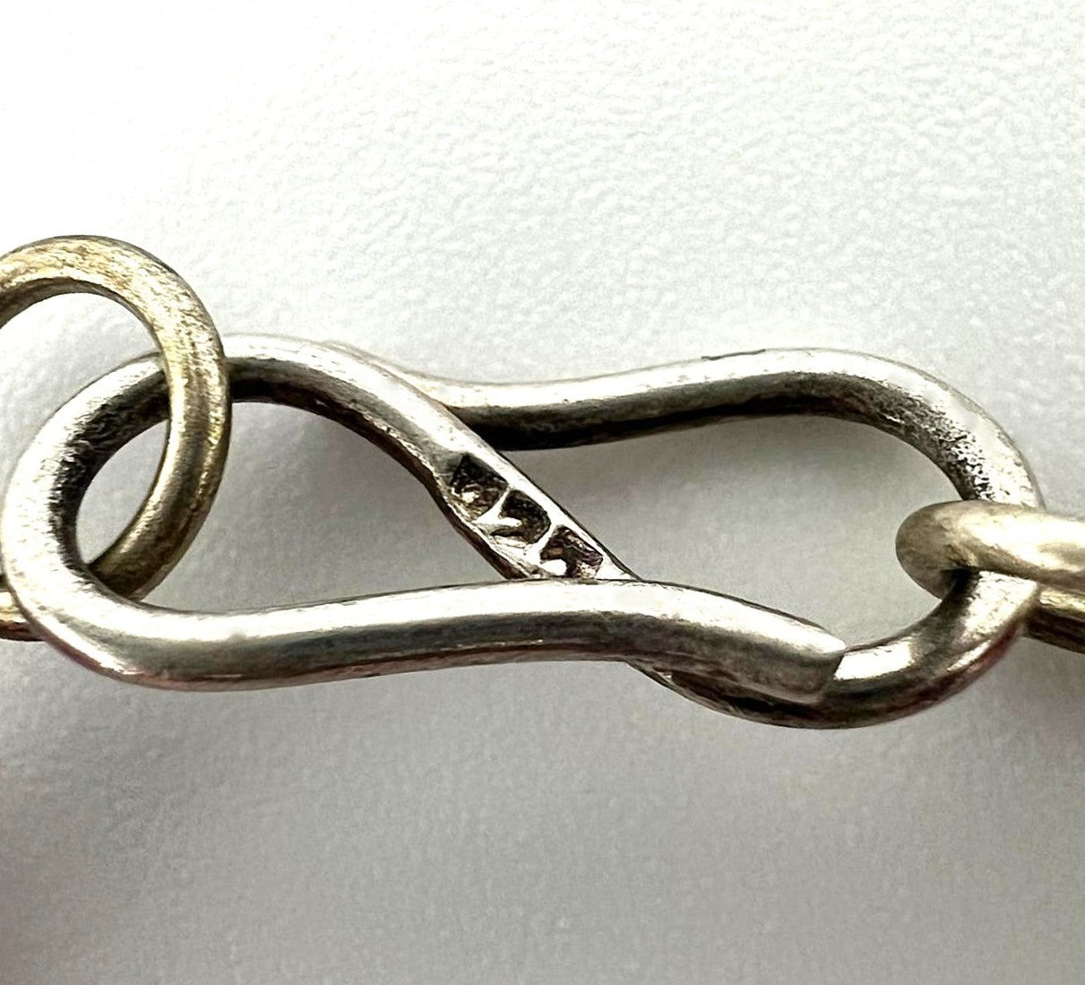 Kette aus facettiertem rotem Art-Glas im Murano-Stil