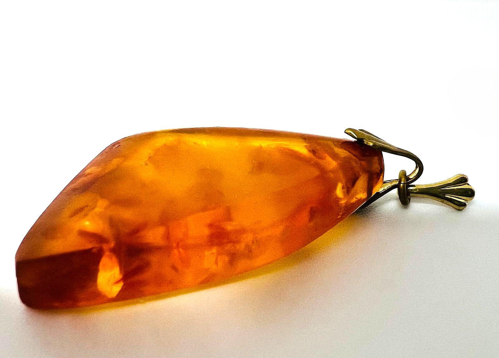 Großer Vintage Bernstein Anhänger 