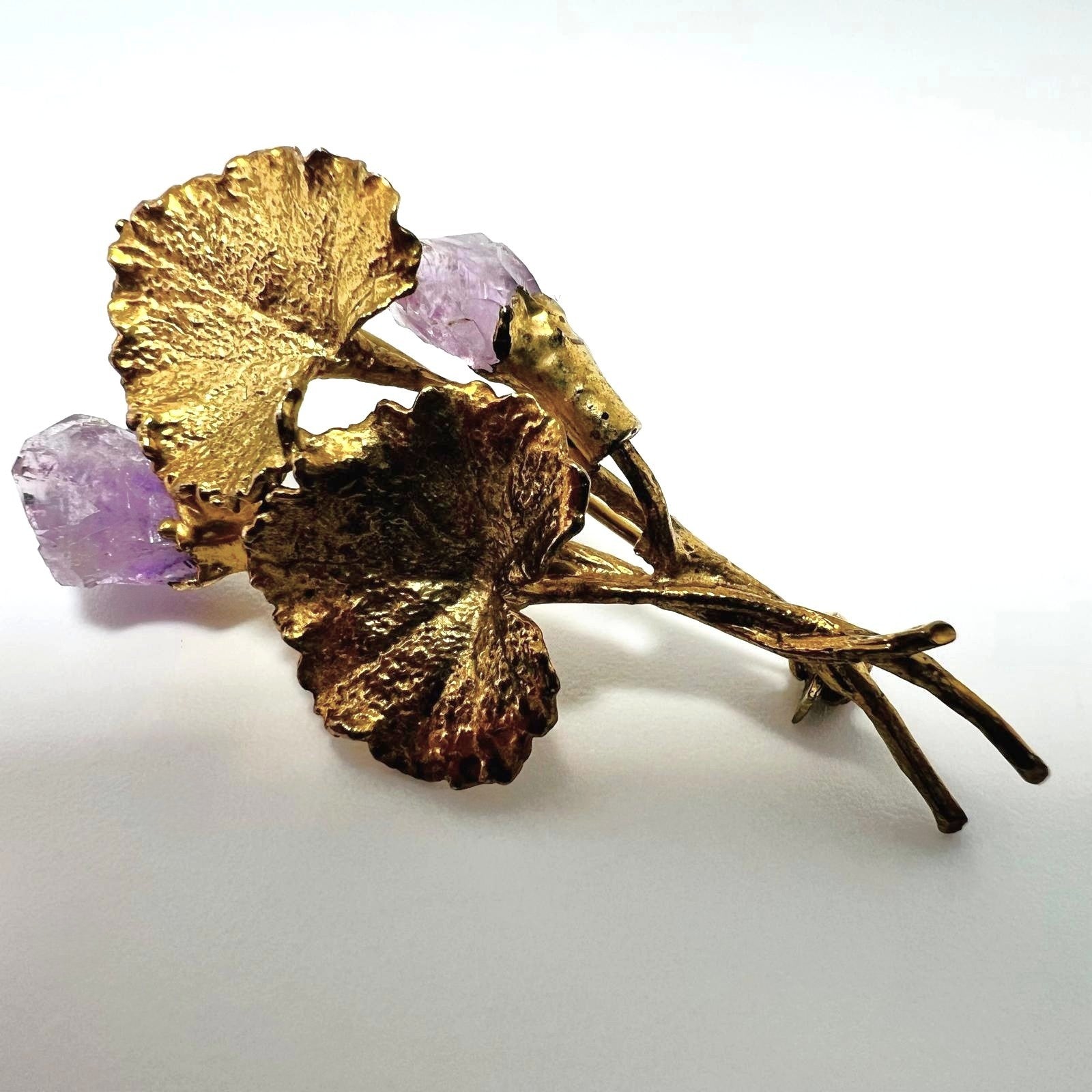 Vintage 333 Goldbrosche mit Amethyst