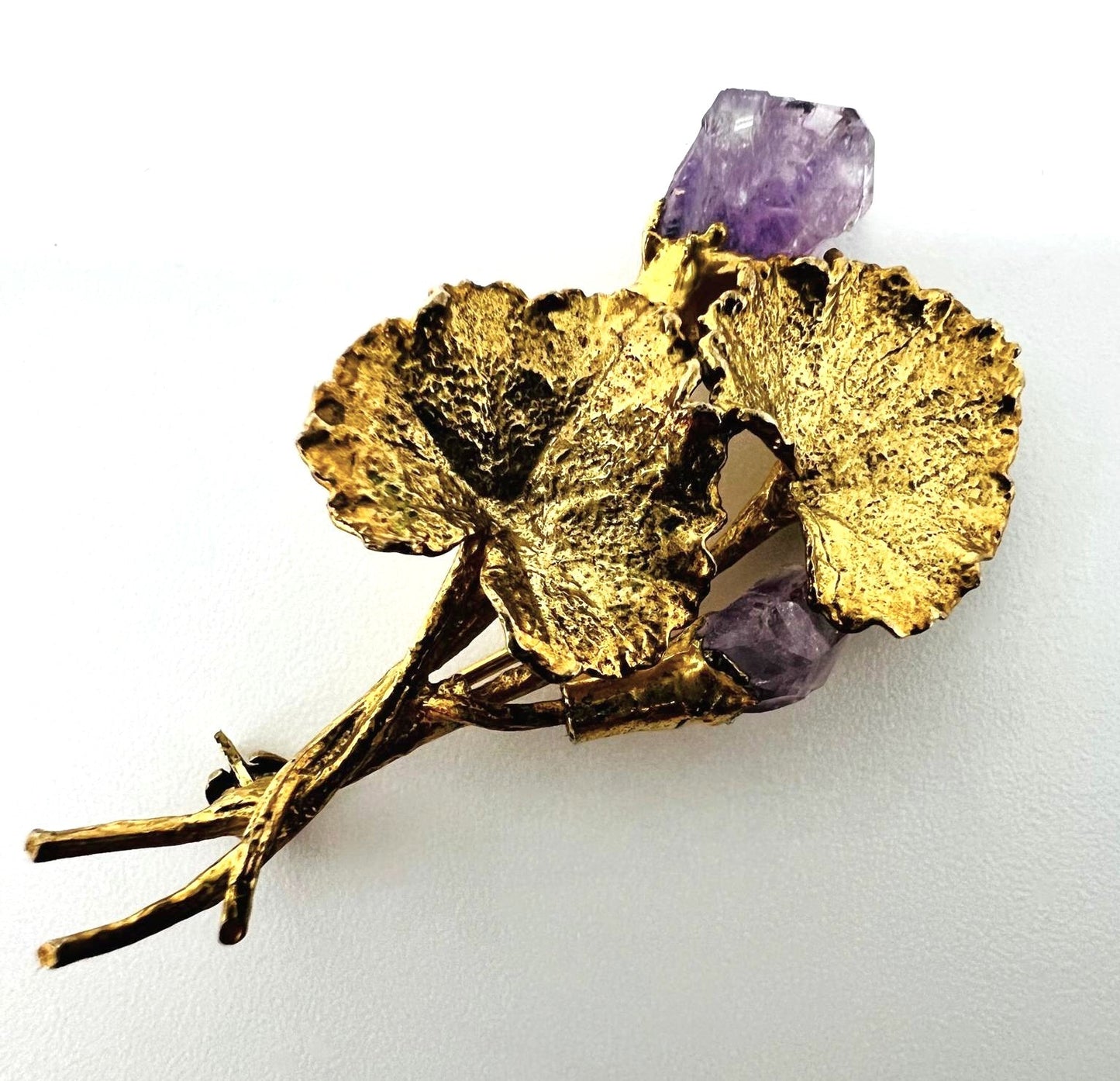 Vintage 333 Goldbrosche mit Amethyst