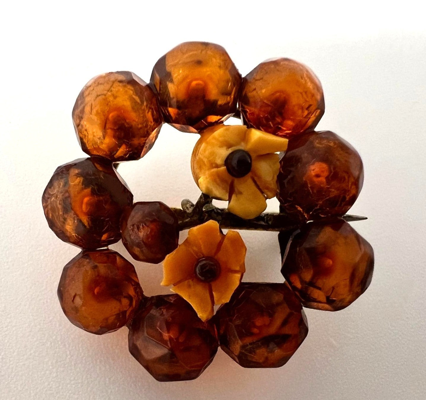 Antike Bernsteinbrosche 