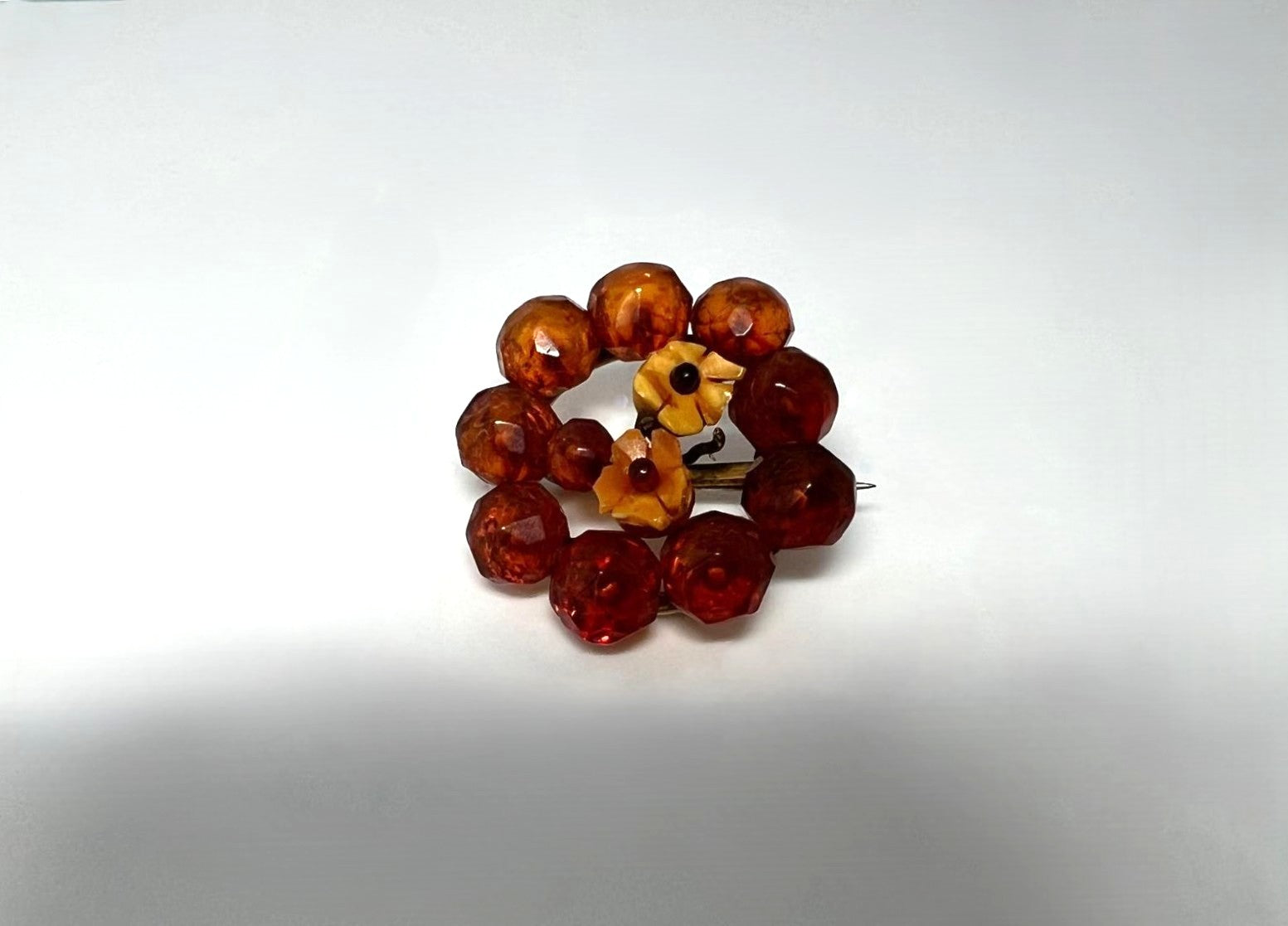 Antike Bernsteinbrosche 