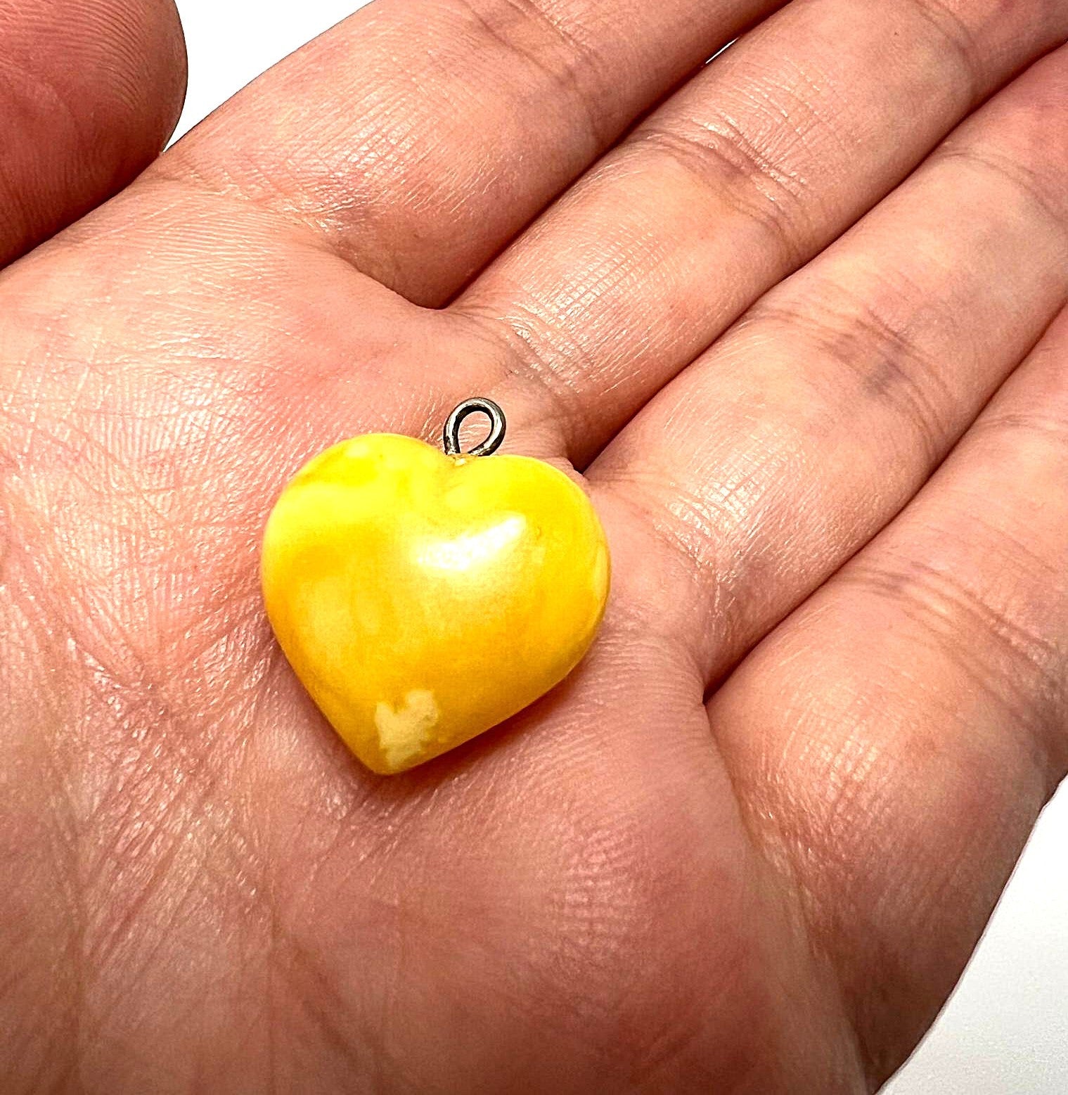 Minimalistischer Butterscotch Bernstein Herz Anhänger