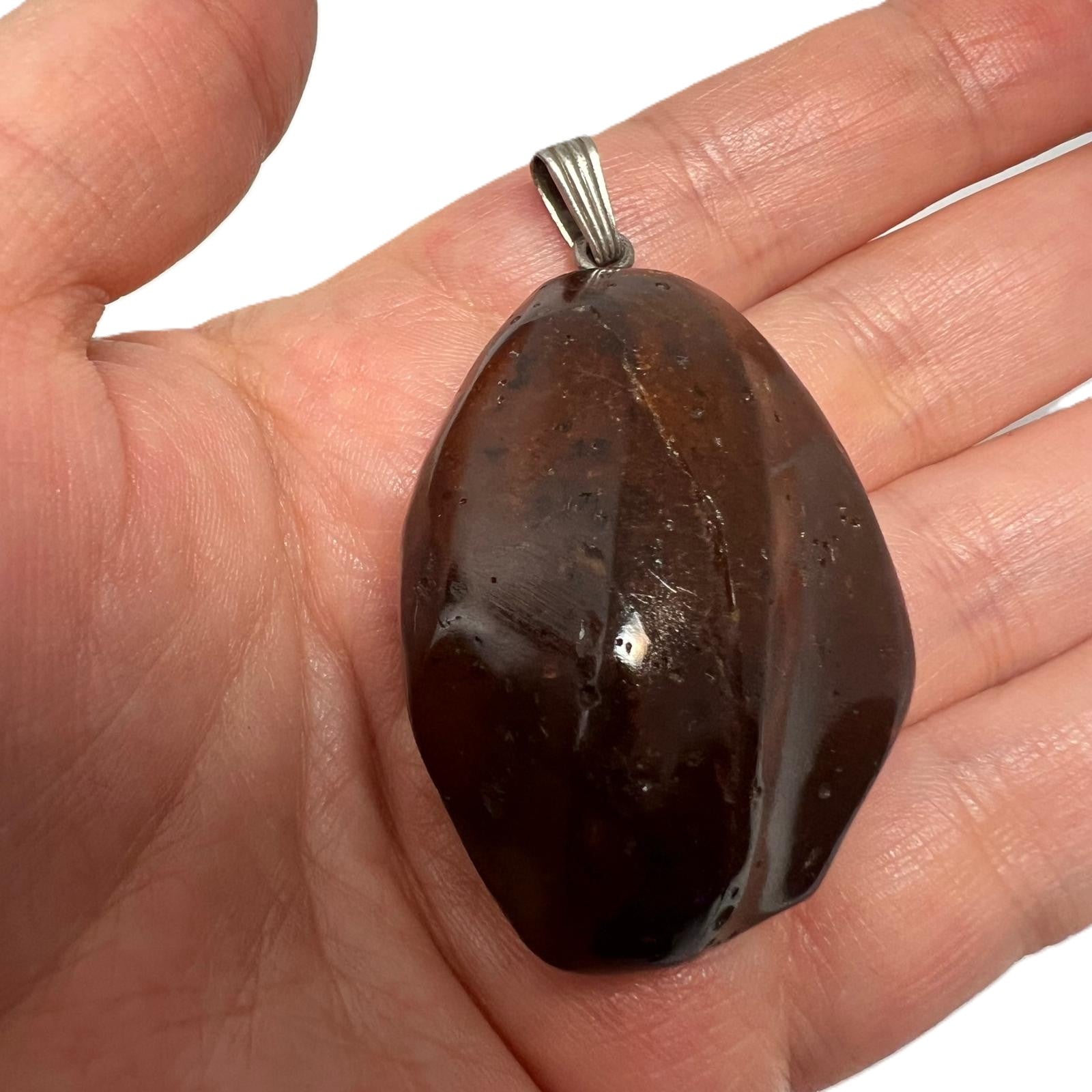 Großer antiker Bernsteinanhänger