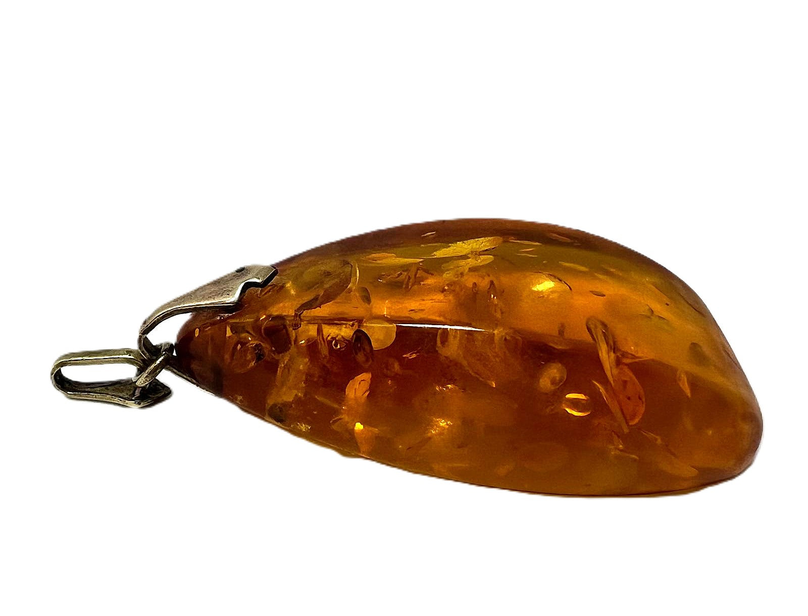 Bernsteinanhänger in Tropfenform 
