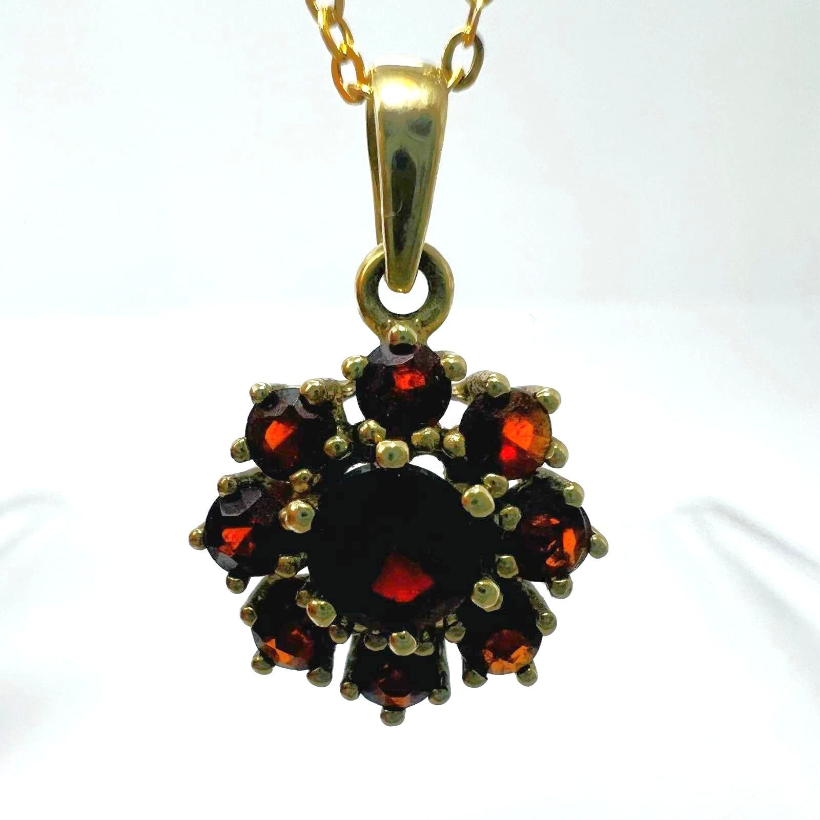  333er Goldkette mit Granatanhänger – böhmisch