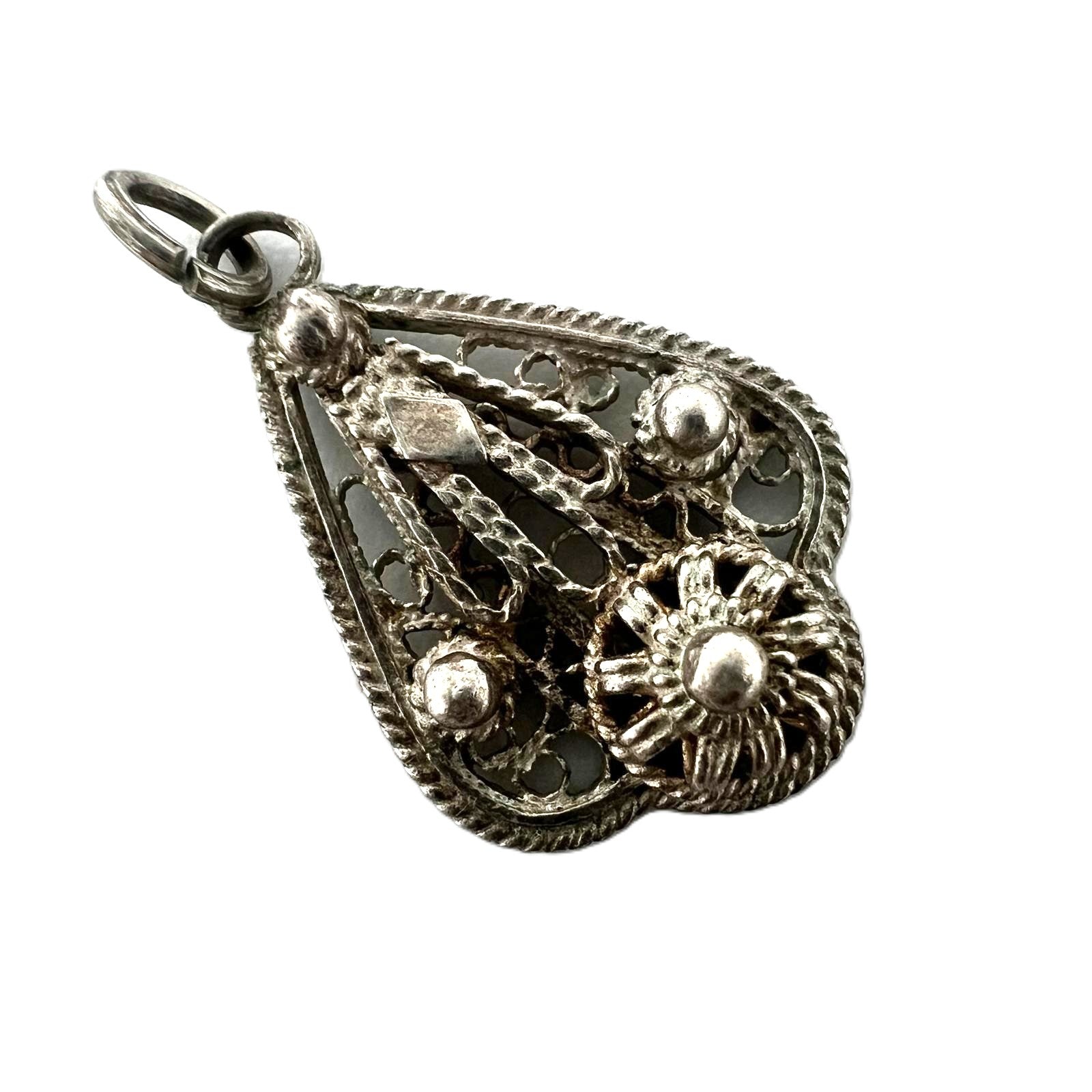 Filigraner Art-Déco-Silberanhänger 