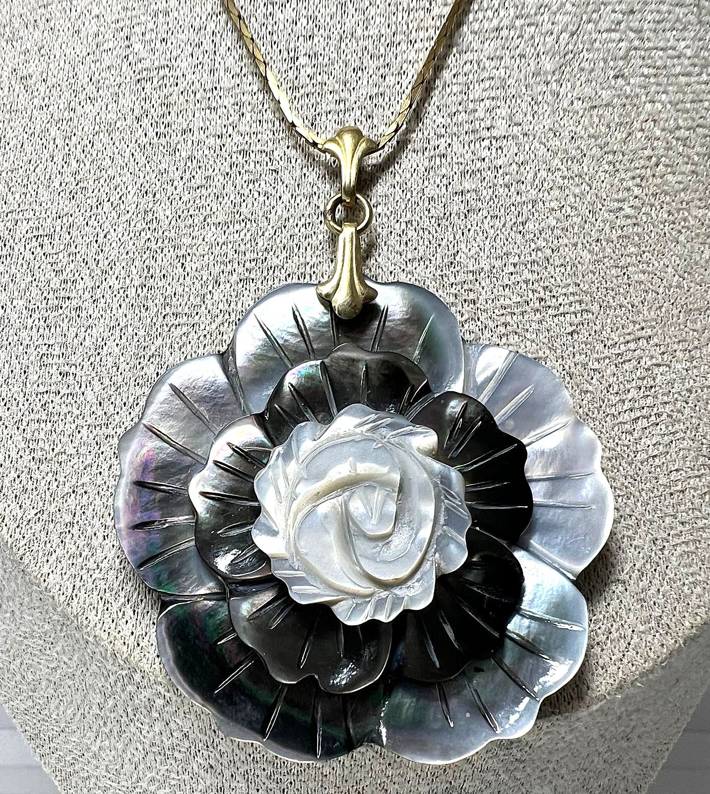 Luxuriöse Vintage-Perlmutt-Blütenkette