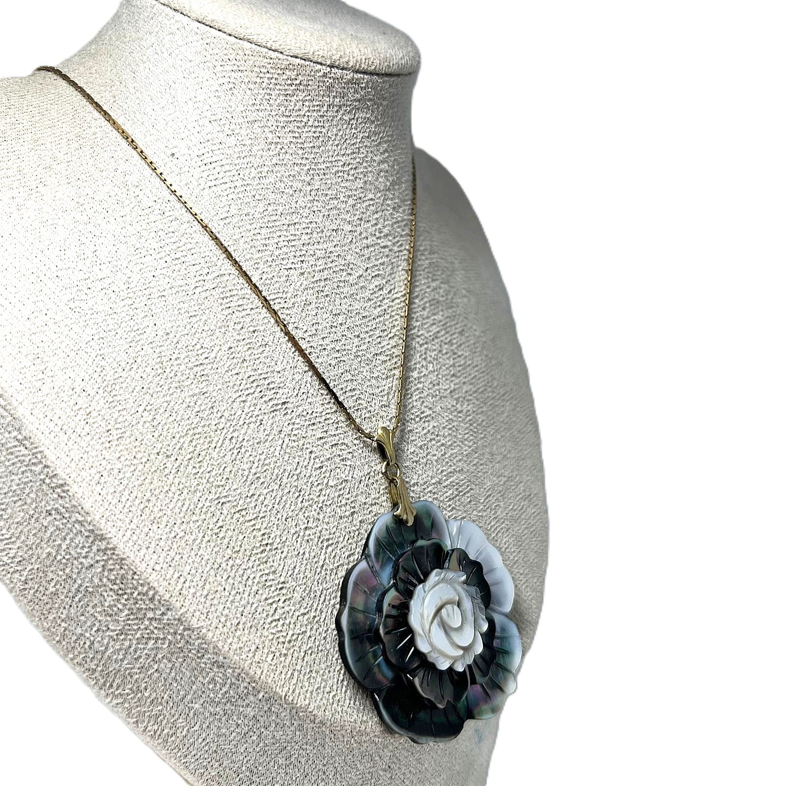 Luxuriöse Vintage-Perlmutt-Blütenkette