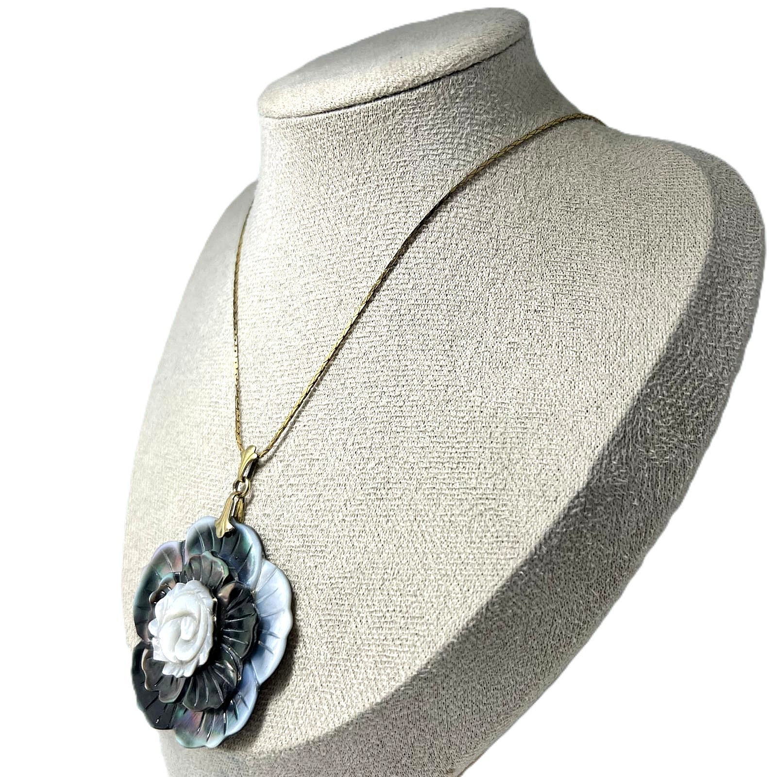 Luxuriöse Vintage-Perlmutt-Blütenkette