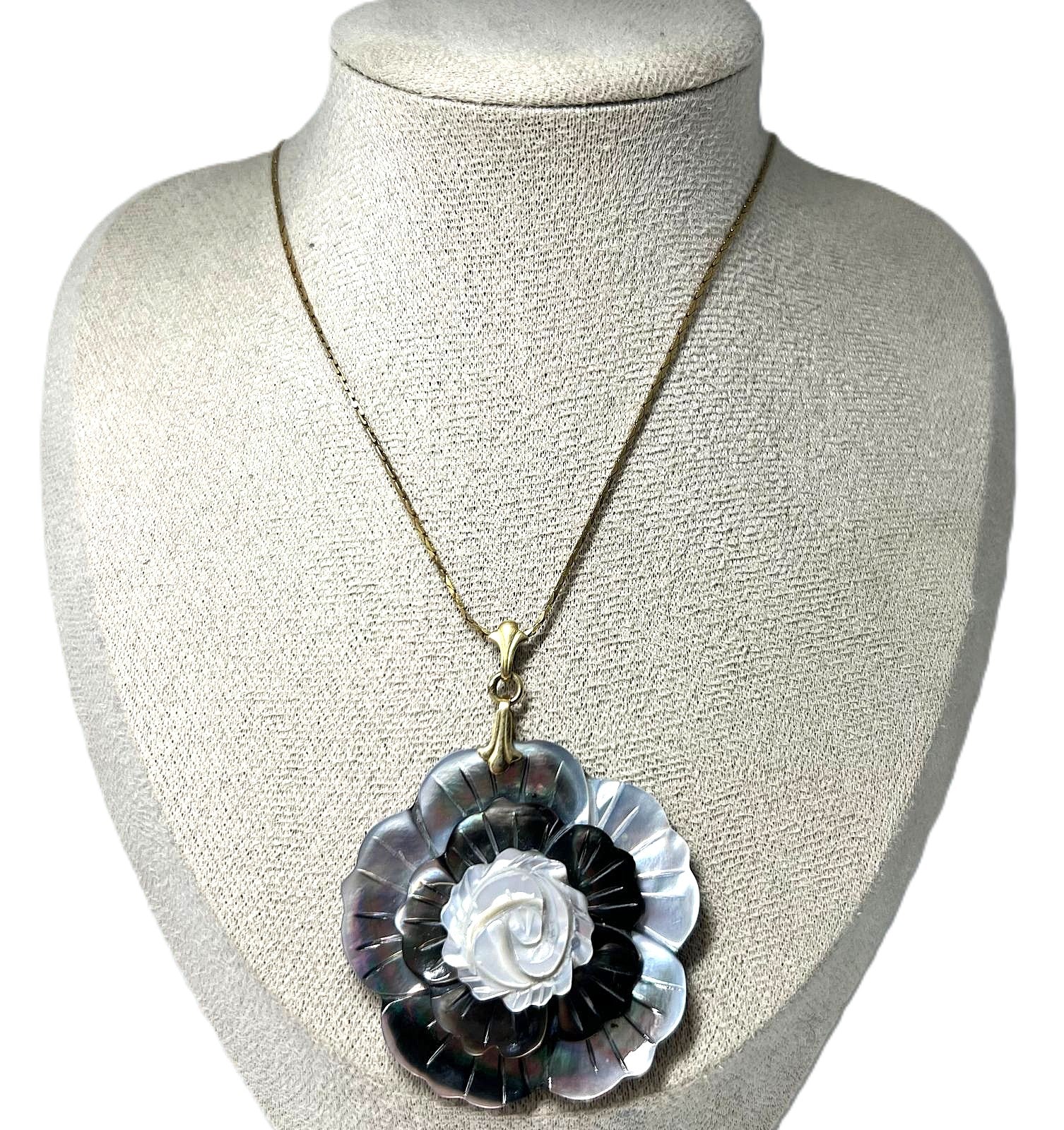 Luxuriöse Vintage-Perlmutt-Blütenkette