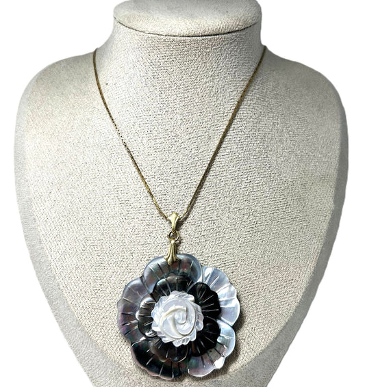 Luxuriöse Vintage-Perlmutt-Blütenkette