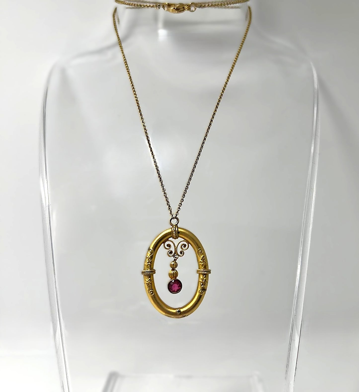 Antike viktorianische Halskette Tombak hartvergoldet mit Granat-Anhänger | Florale Rarität, 19. Jh.