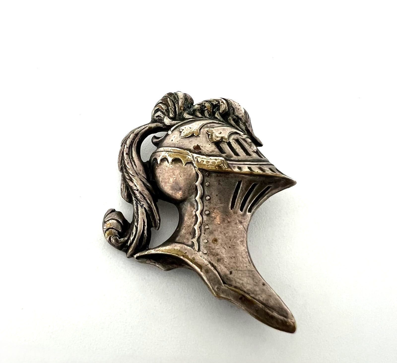 Antike Ritterhelm Brosche