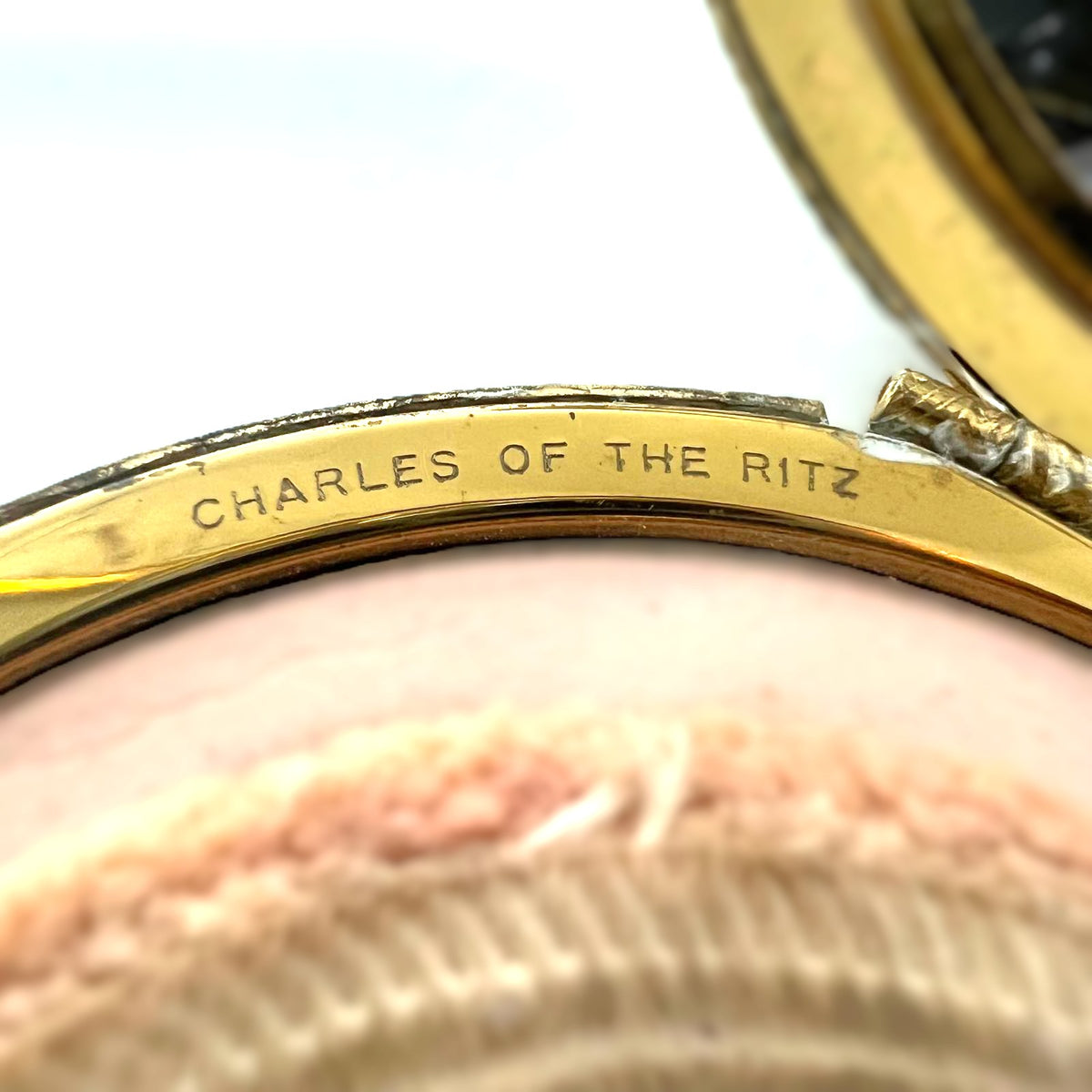 Charles of the Ritz Vintage Puderdose
