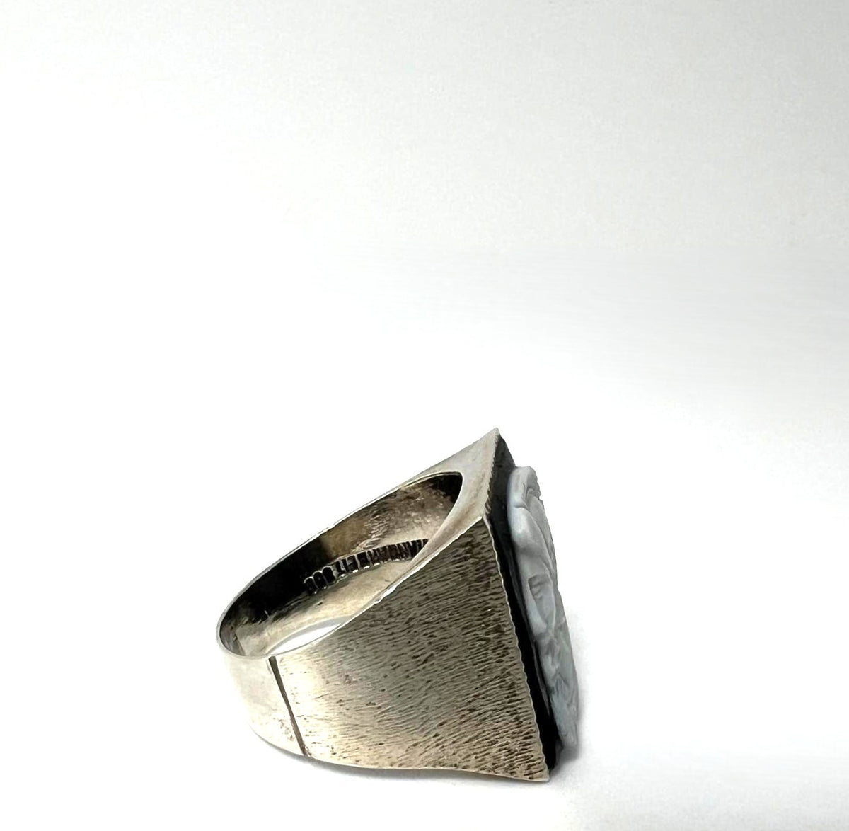Art Deco Onyx Kameering